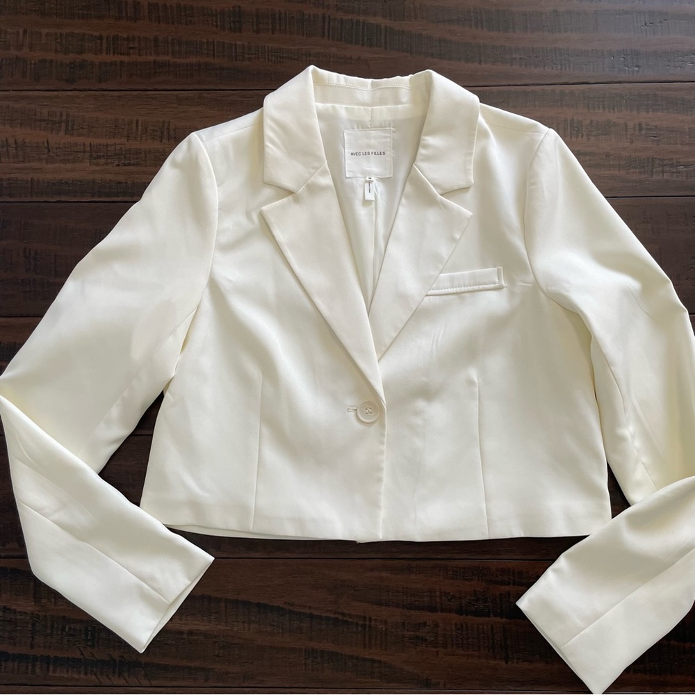 Avec Les Filles White Crepe Cropped Blazer - Picture 3 of 9